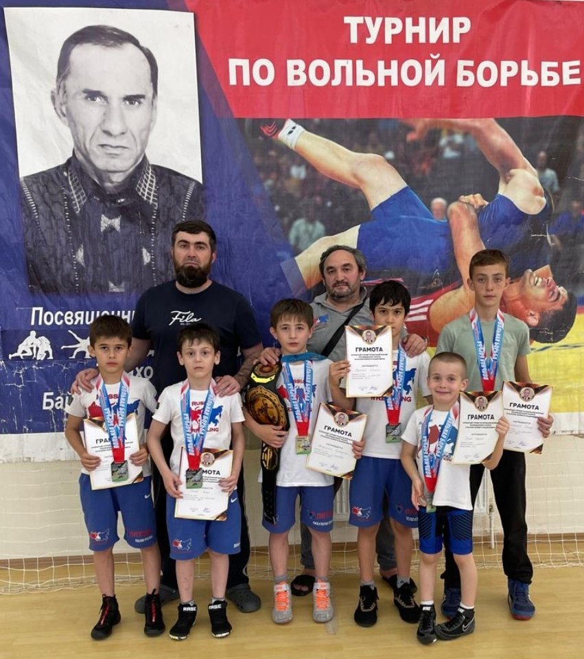 7 июня в а. Тахтамукай Республики Адыгея прошёл открытый турнир по вольной борьбе среди школьников.